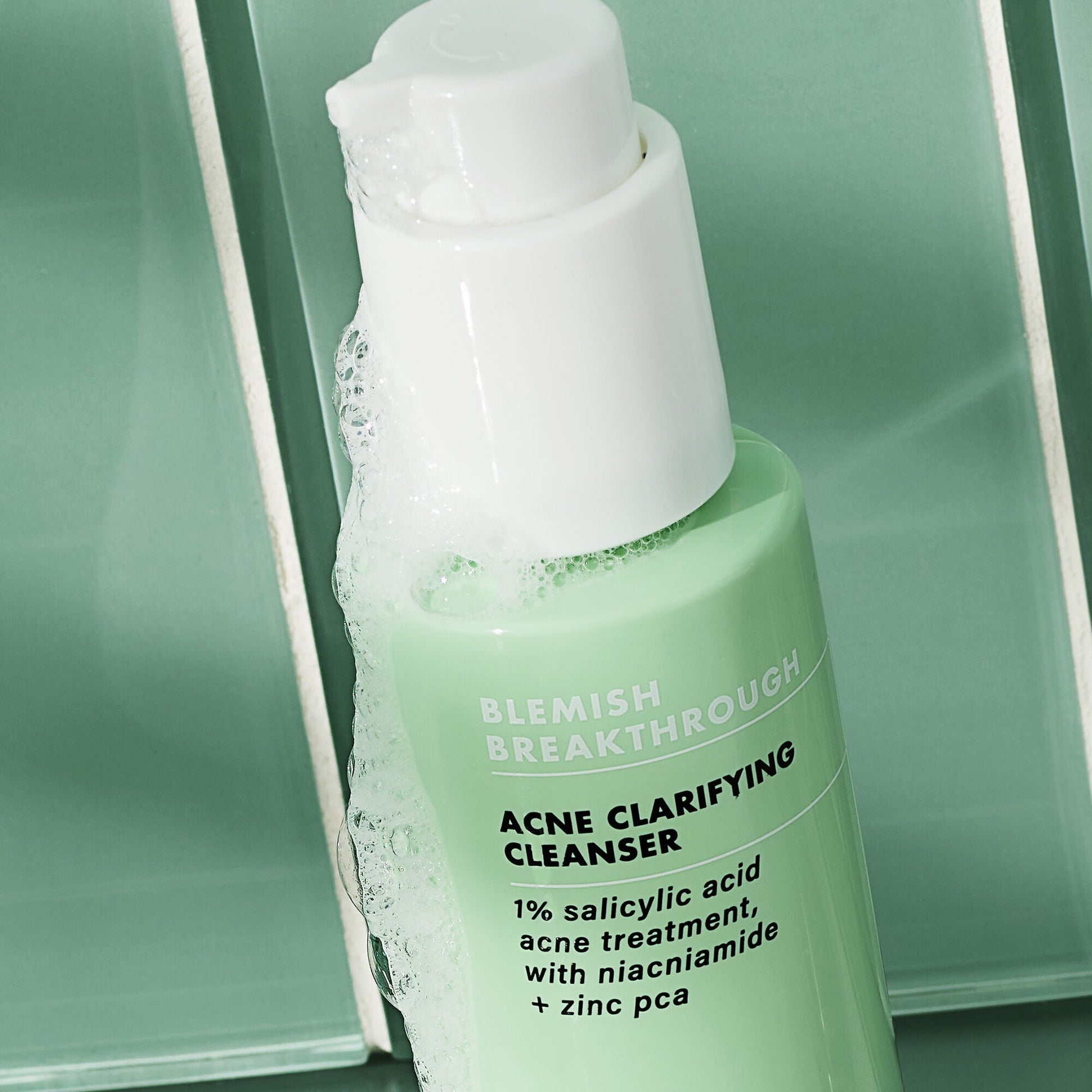 blemish-breakthrough-acne-clarifying-cleanser-p8 02_021622_SL_BT_Cleanser_Back_Lighter_0129_FStack_FINAL_IGF_V2_eb5b7c7b-2de7-4b4a-8d54-43ee3b07523f.jpg