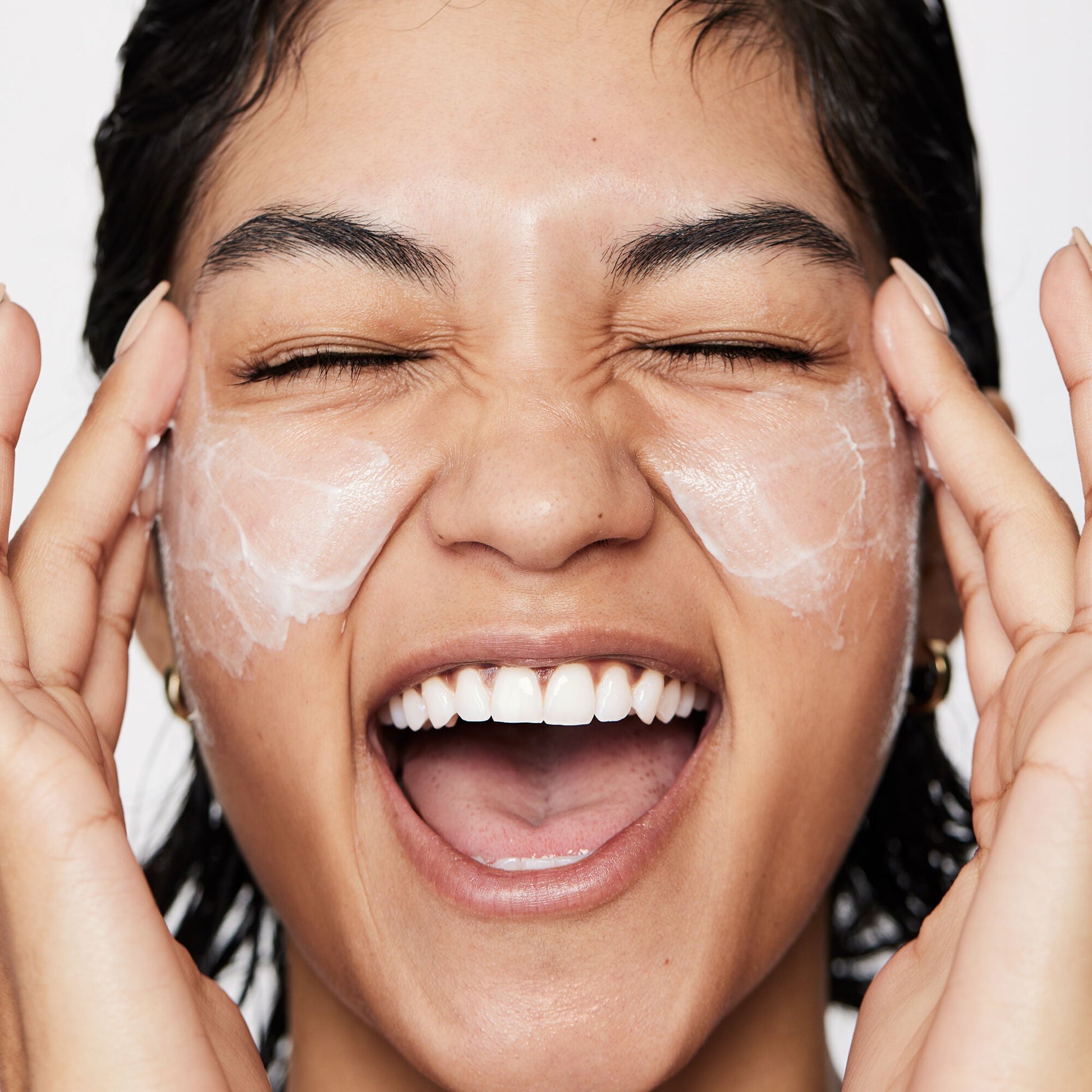 pure-skin-moisturizer-k7 040822_Model_Pure-Moisturizer_200_RT2-V1_RGB040822_Model_Pure-Moisturizer_200_RT2-V1_V1_IGF.jpg