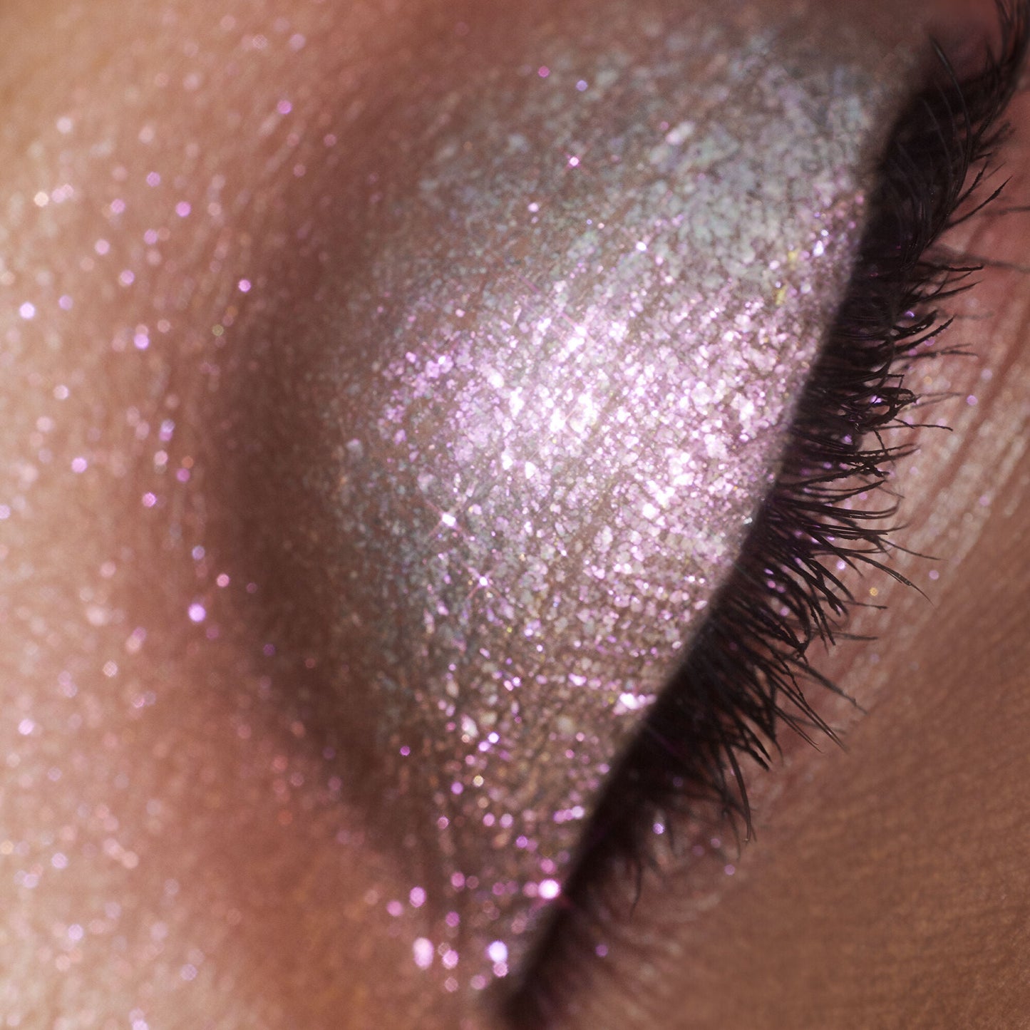 duochrome-liquid-eyeshadow-o9 061223_Chi_SparkPink_0022_FINAL_RGB_IGF.jpg