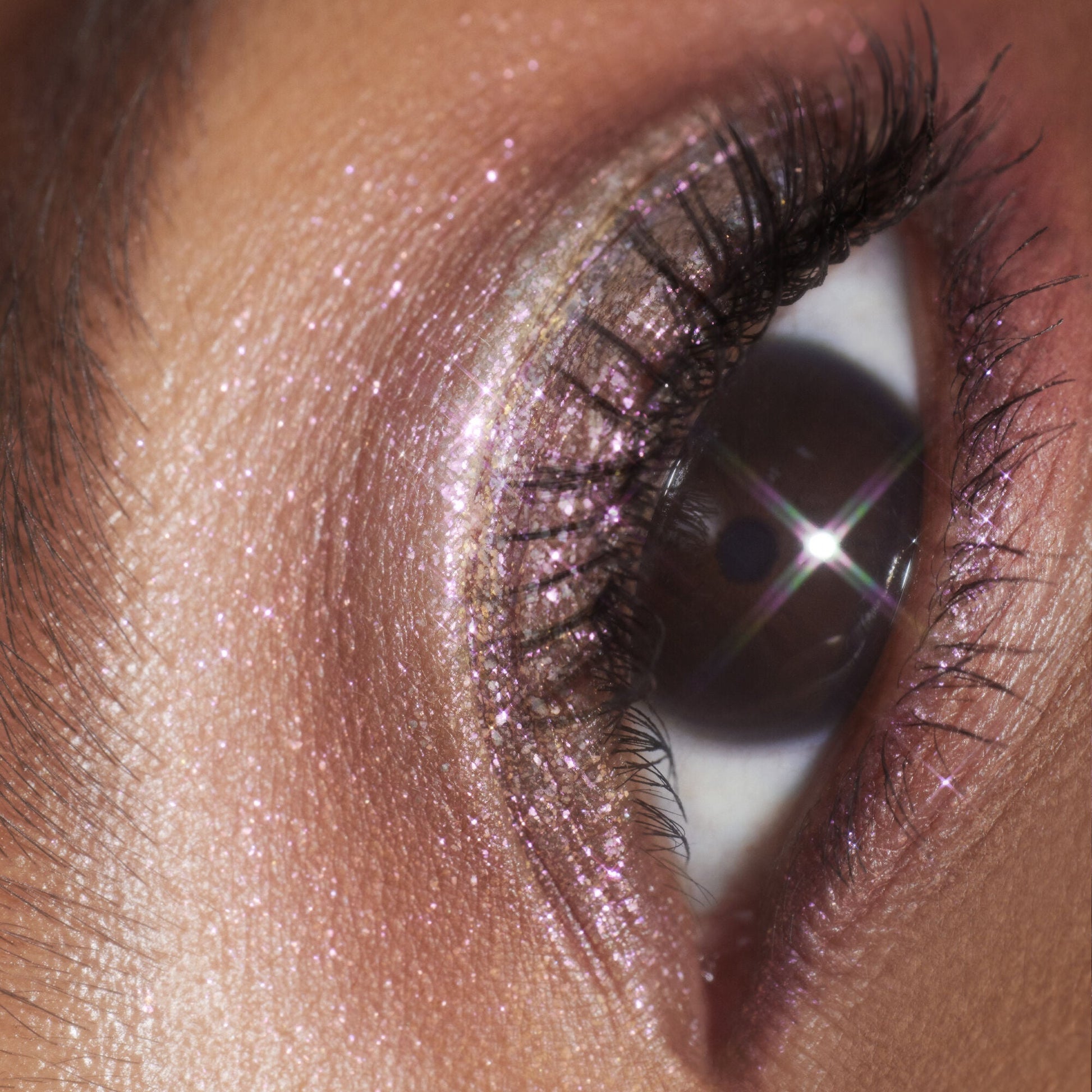 duochrome-liquid-eyeshadow-o9 061223_Chi_SparkPink_0023_FINAL_RGB_IGF.jpg