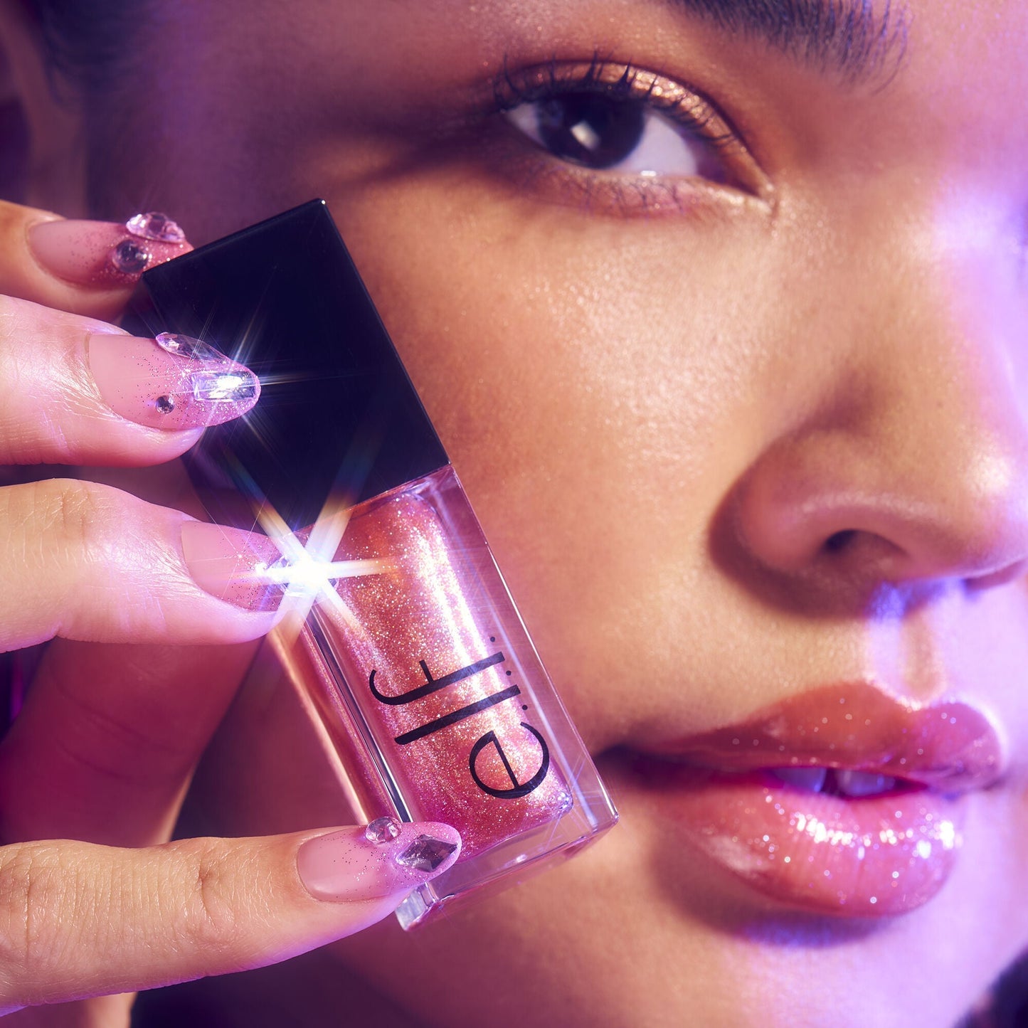 glow-reviver-plumping-lip-oil-z3 072225_Breanna_LipPlump_0391_2000x2000_0613e084-a418-44f9-b40d-c461b7a4b6db.jpg