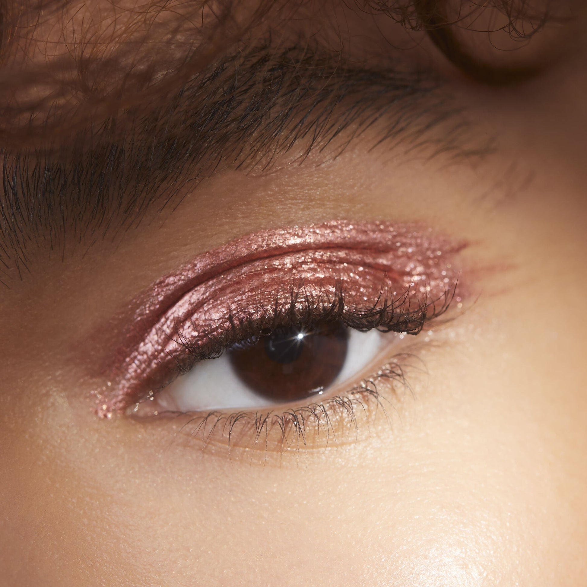 liquid-metallic-eyeshadow-v6 08112020_Alyssa_LiquidMetallic2-0088_IGF_8173dfb0-e7a2-4d33-b548-15571a3372c6.jpg