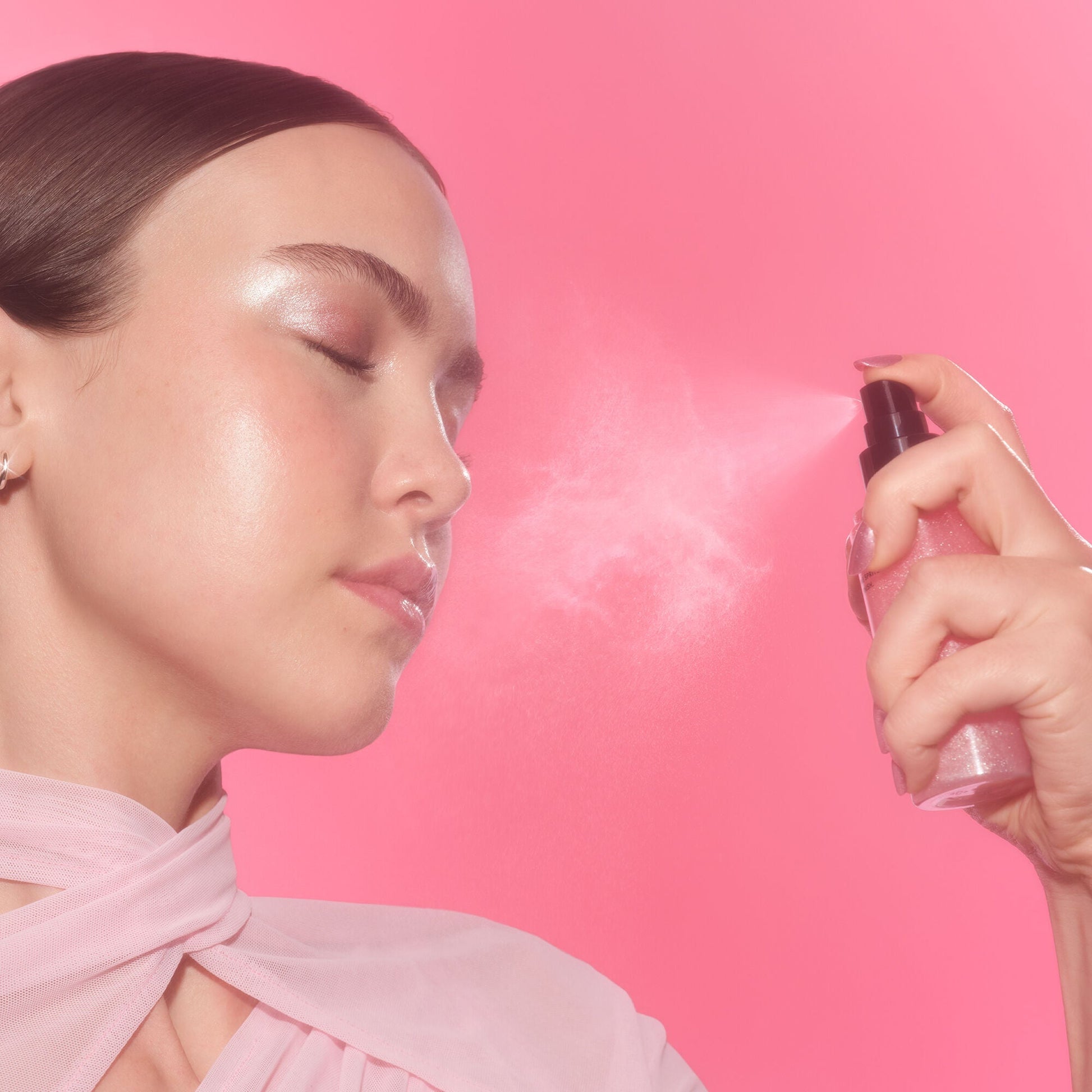 power-grip-rose-setting-spray-o7 102225_Haley_PG_Pink_App_038_v3_RGB_IGF_afa202e0-e395-4ab2-8641-8545bdabb8f6.jpg