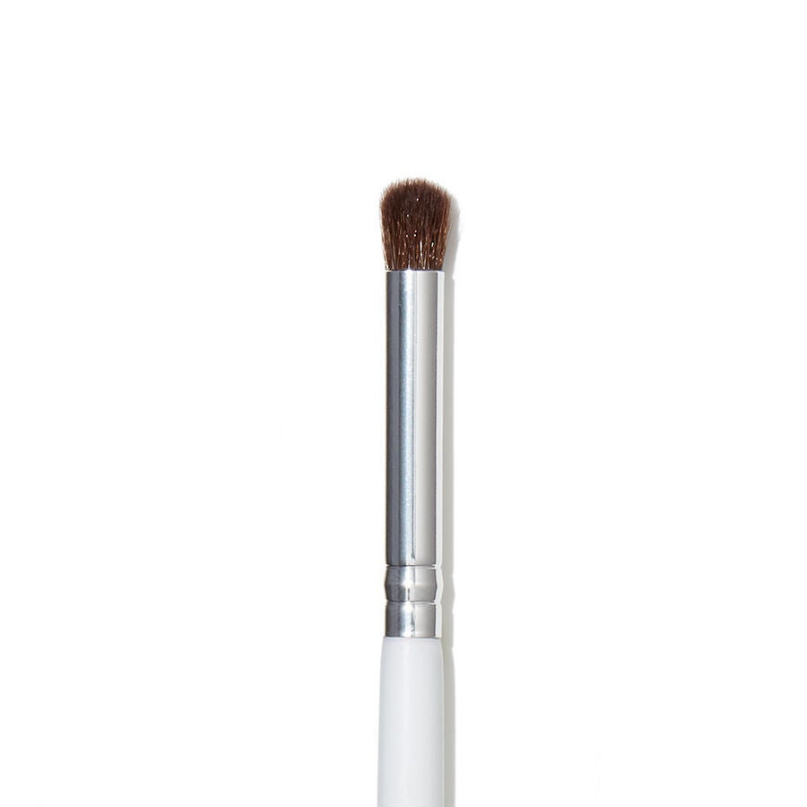 eye-crease-brush-z1 1823_EyeCreaseBrush_Macro.jpg