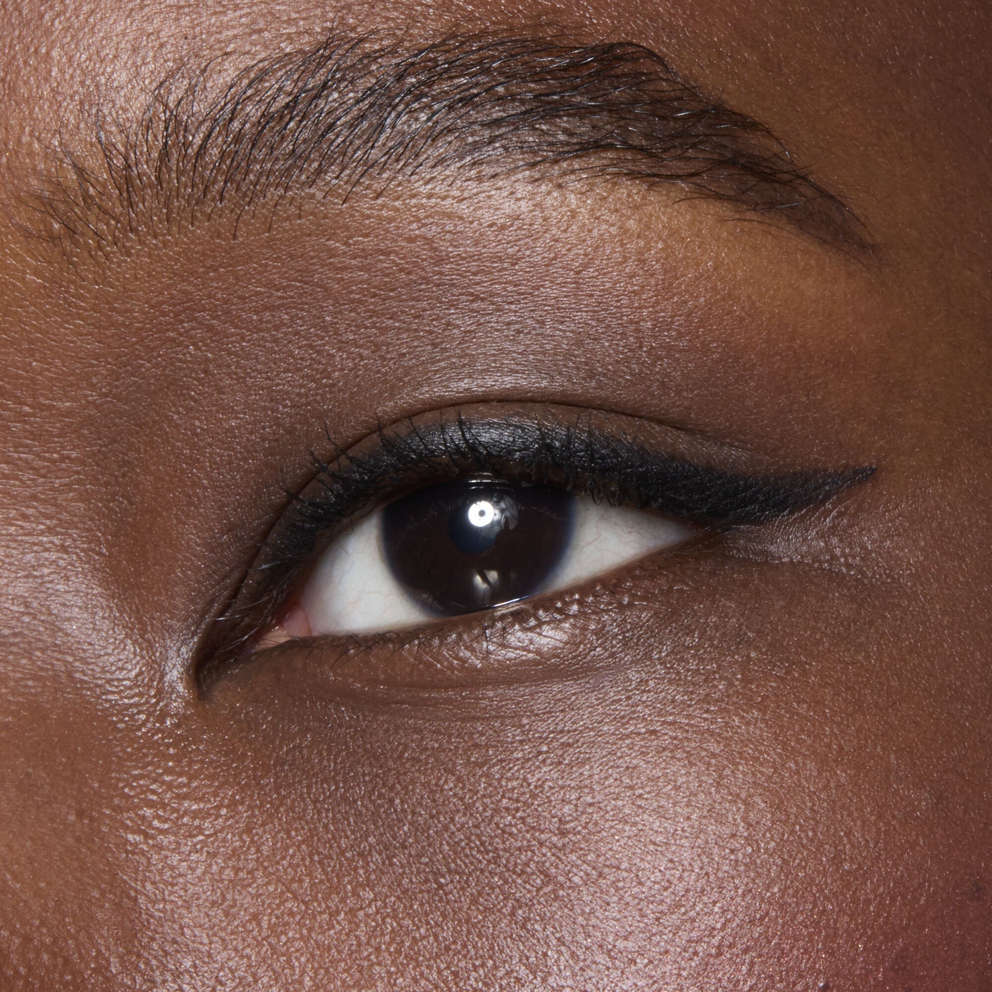 no-budge-retractable-eyeliner-x4 81330_NO_BUDGE_RETRACTABLE_EYELINER_BLACK_BILLIE_0062_V2.jpg