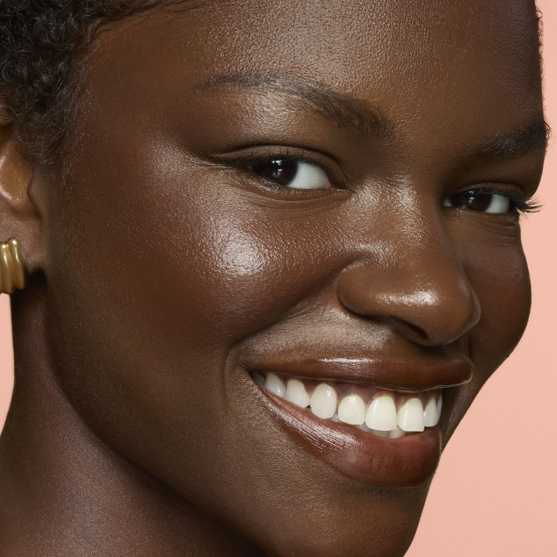 soft-glam-cream-bronzer-c1 82392_SOFT_GLAM_CREAM_BRONZER_STICK_DEEP_RICH_Annissia_0046_V4_912a498c-4101-4d82-9219-c530b3163a59.jpg