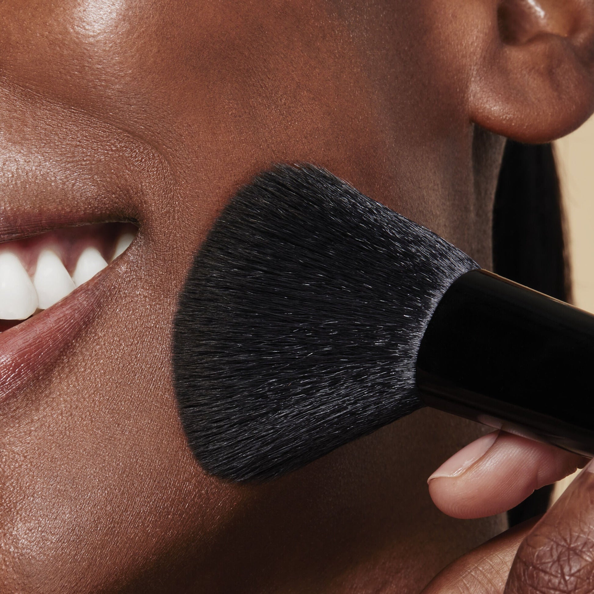 full-face-and-eye-makeup-brush-set-with-travel-case-j0 84674_FULL_FACE_EYE_BRUSH_SET_POWDER_BRUSH_DJ_0118.jpg