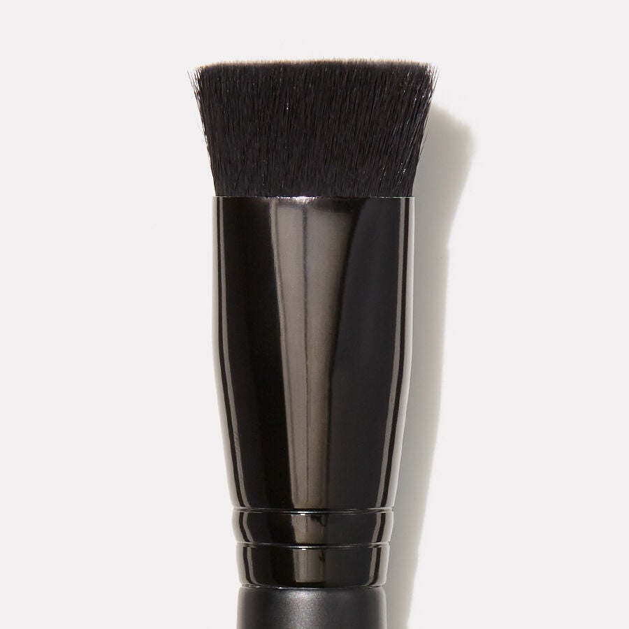 triangular-buffing-foundation-brush-k8 85106_b_TriangularBuffingFoundationBrushwebA.jpg
