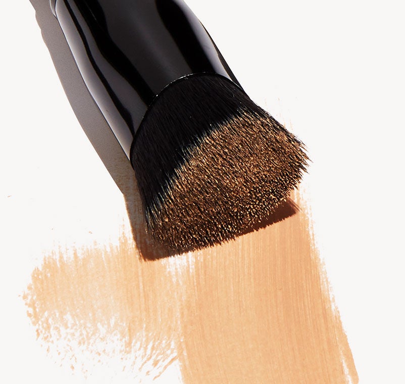 triangular-buffing-foundation-brush-k8 shot.jpg